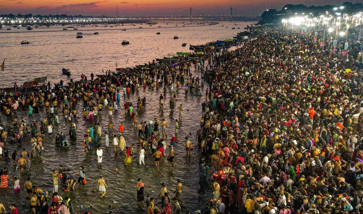 महाकुंभ : भारतीय रेलवे श्रद्धालुओं के लिए युद्ध स्तर पर कर रही कार्य